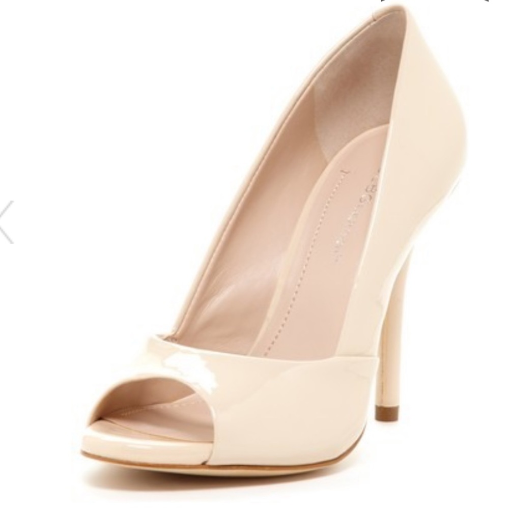 BCBGeneration Women’s Size 9 Nude Izzie 2 Shoes